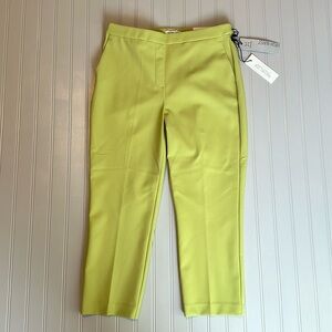 Size 8 women’s bright green capri length trouser pants.